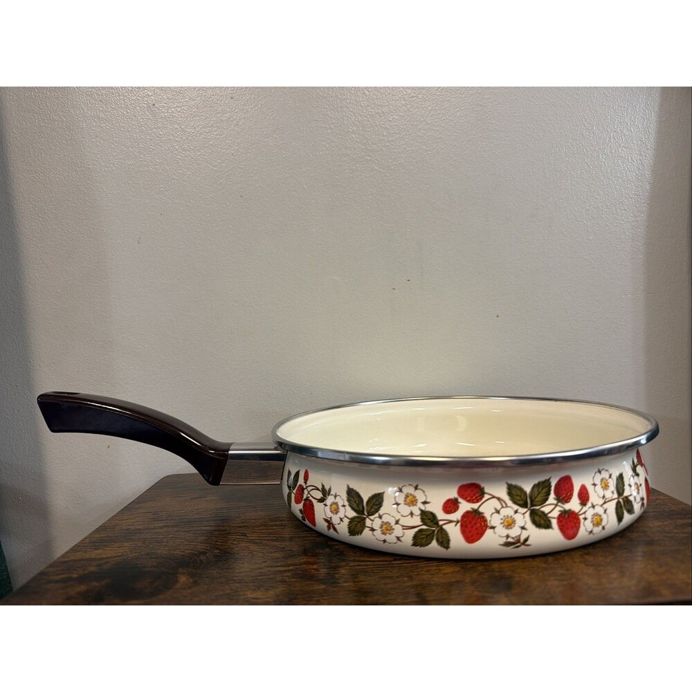 Vintage Sheffield Strawberries N Cream 10” Skillet Fry Pan Strawberry